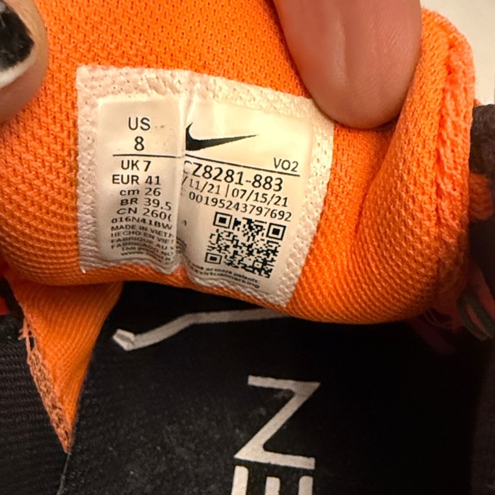 Nike Men's Vibrant Orange Athletic Shoes - Picture 10 of 11